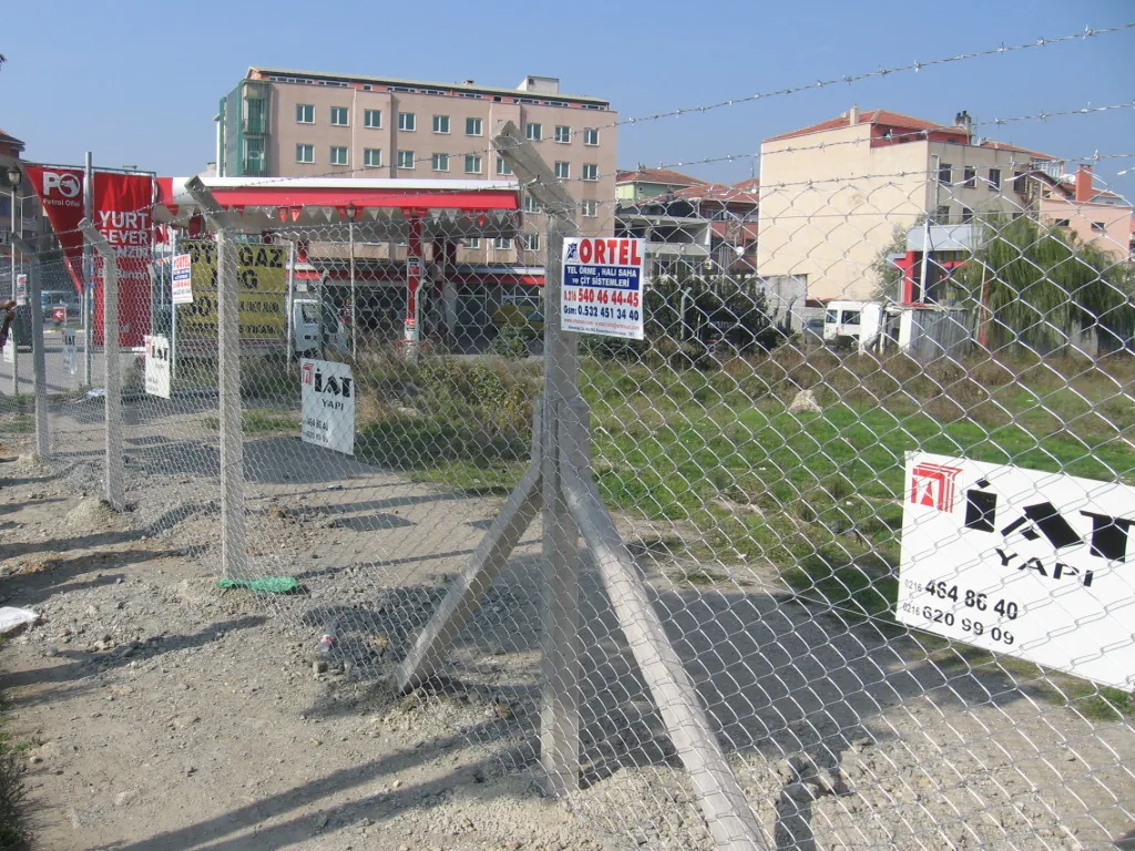 Beton Direkli Örgü Telli Çit Uygulamaları uygulama görseli 5