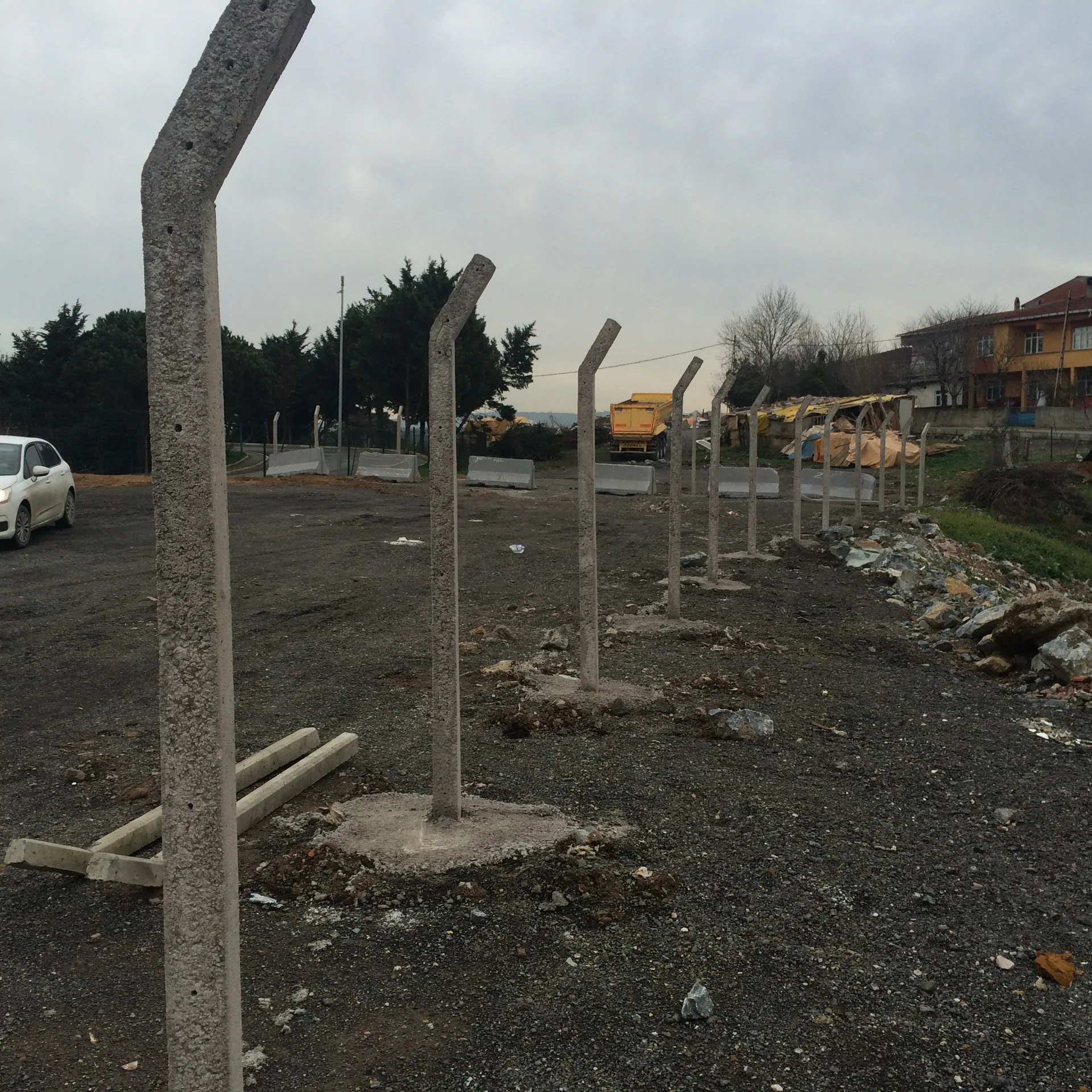 Beton Direkli Örgü Telli Çit Uygulamaları uygulama görseli 13