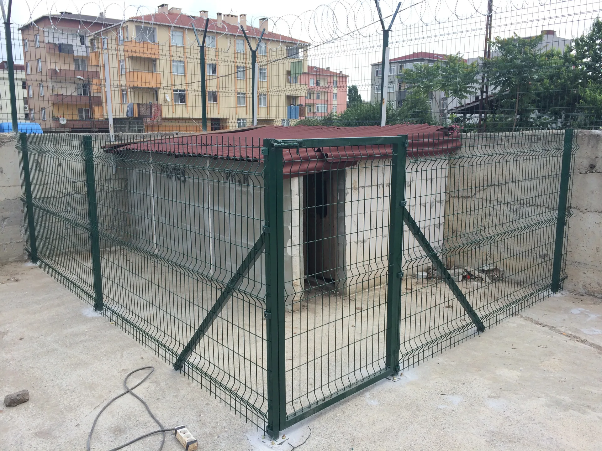 Köpek Koruganı Etrafı Panel Çit Uygulaması saha uygulaması 10