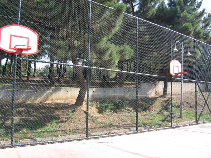 Basketbol sahası çevreleme sistemi